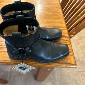 NWT Frye Short Black Harness boots